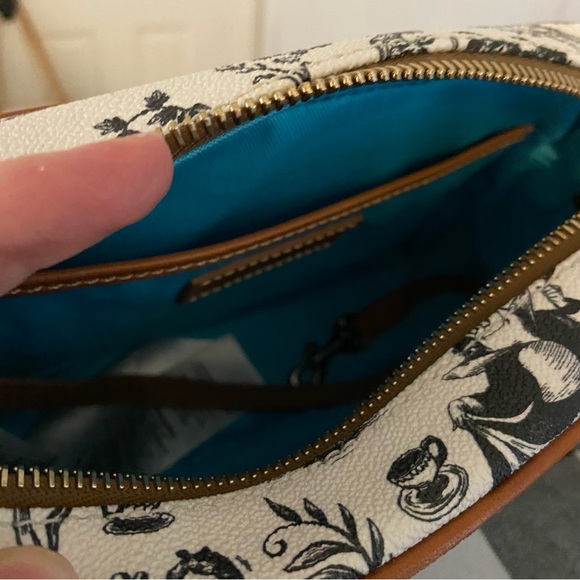 Alice in Wonderland 2022 Crossbody Bag - Picture 9 of 16